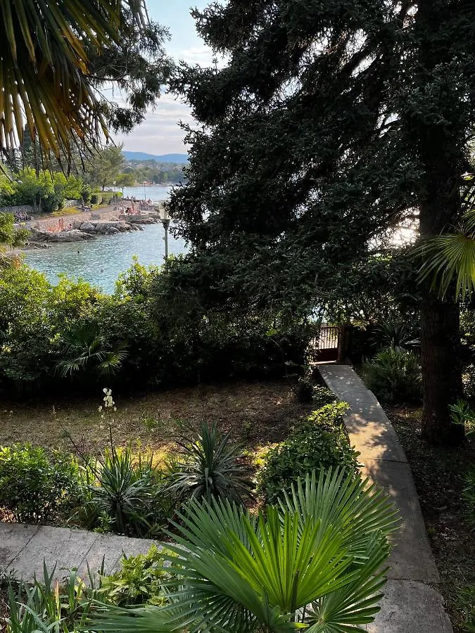 The Red - Beachfront House With A Big, Charming Garden Malinska