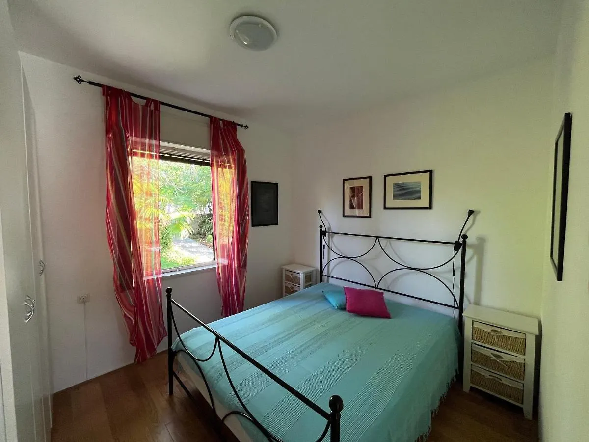 The Red - Beachfront House With A Big, Charming Garden Malinska