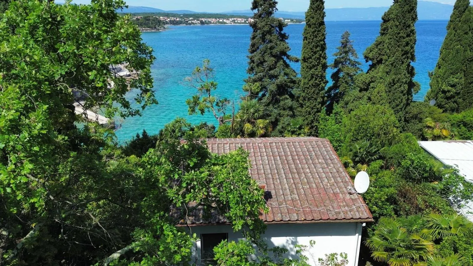 The Red - Beachfront House With A Big, Charming Garden Malinska Croatia
